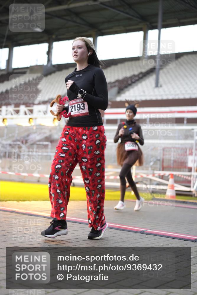 07.12.2025 - St. Pauli X-Mass-Run No. 15 Patografie http://msf.ph/oto/9369432 07.12.2025 11:25:01 Ziel 470, 473, 1527, 1544, 1855, 1858, 1961, 2151, 2193, 2981, 2990, 3126, 3314, 5003 meine-sportfotos.de
