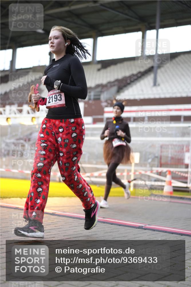 07.12.2025 - St. Pauli X-Mass-Run No. 15 Patografie http://msf.ph/oto/9369433 07.12.2025 11:25:01 Ziel 470, 473, 1527, 1544, 1855, 1858, 1961, 2151, 2193, 2981, 2990, 3126, 3314, 5003 meine-sportfotos.de