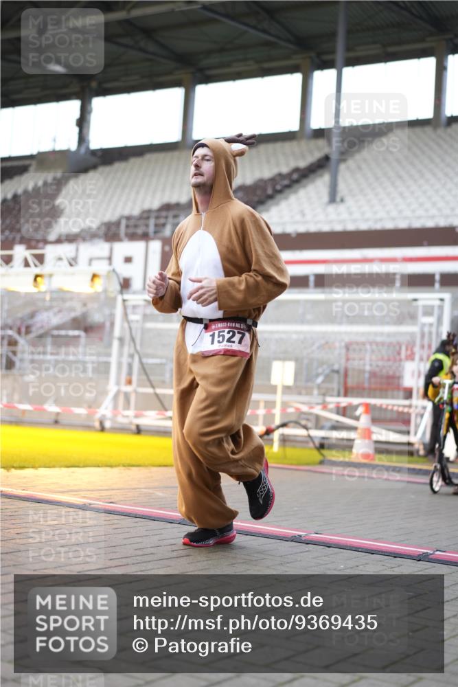 07.12.2025 - St. Pauli X-Mass-Run No. 15 Patografie http://msf.ph/oto/9369435 07.12.2025 11:25:02 Ziel 470, 473, 1527, 1544, 1855, 1858, 1961, 2151, 2193, 2981, 2990, 3126, 3314, 5003 meine-sportfotos.de
