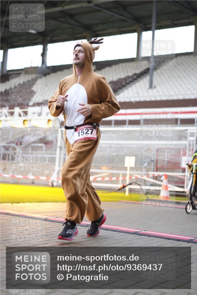 07.12.2025 - St. Pauli X-Mass-Run No. 15 Patografie http://msf.ph/oto/9369437 07.12.2025 11:25:02 Ziel 470, 473, 1527, 1544, 1855, 1858, 1961, 2151, 2193, 2981, 2990, 3126, 3314, 5003 meine-sportfotos.de