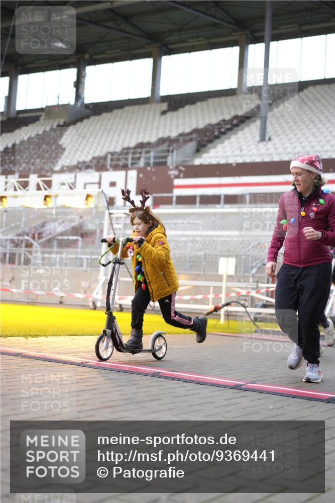 07.12.2025 - St. Pauli X-Mass-Run No. 15 Patografie http://msf.ph/oto/9369441 07.12.2025 11:25:04 Ziel 470, 473, 1527, 1544, 1855, 1858, 1961, 2151, 2193, 2244, 2981, 2990, 3126, 5003 meine-sportfotos.de