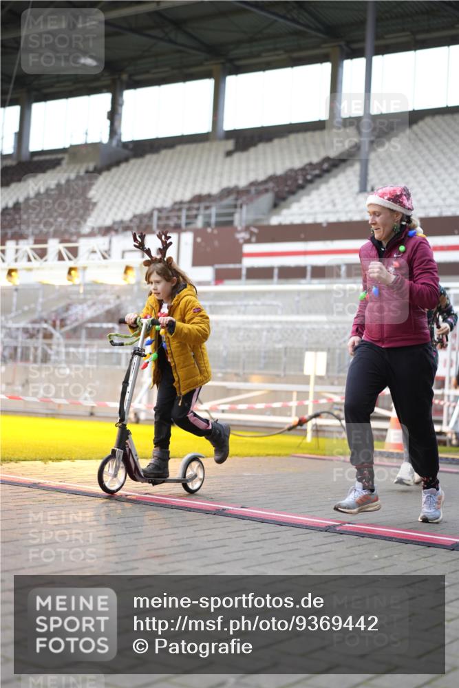 07.12.2025 - St. Pauli X-Mass-Run No. 15 Patografie http://msf.ph/oto/9369442 07.12.2025 11:25:04 Ziel 470, 473, 1527, 1544, 1855, 1858, 1961, 2151, 2193, 2244, 2981, 2990, 3126, 5003 meine-sportfotos.de