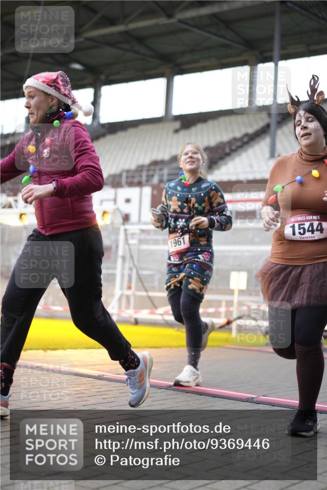 07.12.2025 - St. Pauli X-Mass-Run No. 15 Patografie http://msf.ph/oto/9369446 07.12.2025 11:25:04 Ziel 470, 473, 1527, 1544, 1855, 1858, 1961, 2151, 2193, 2244, 2981, 2990, 3126, 5003 meine-sportfotos.de