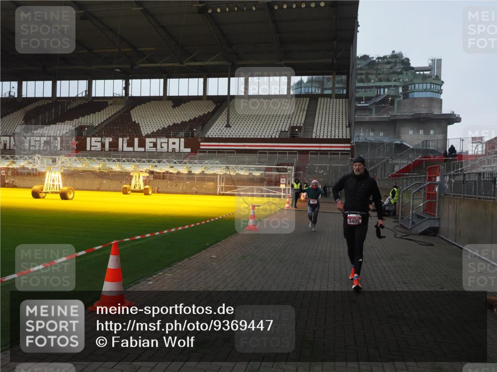 07.12.2025 - St. Pauli X-Mass-Run No. 15 Fabian Wolf http://msf.ph/oto/9369447 07.12.2025 09:58:47 Ziel 532, 655, 1003, 1115, 1528, 1542, 1603, 1782, 1785, 2392, 3308 meine-sportfotos.de