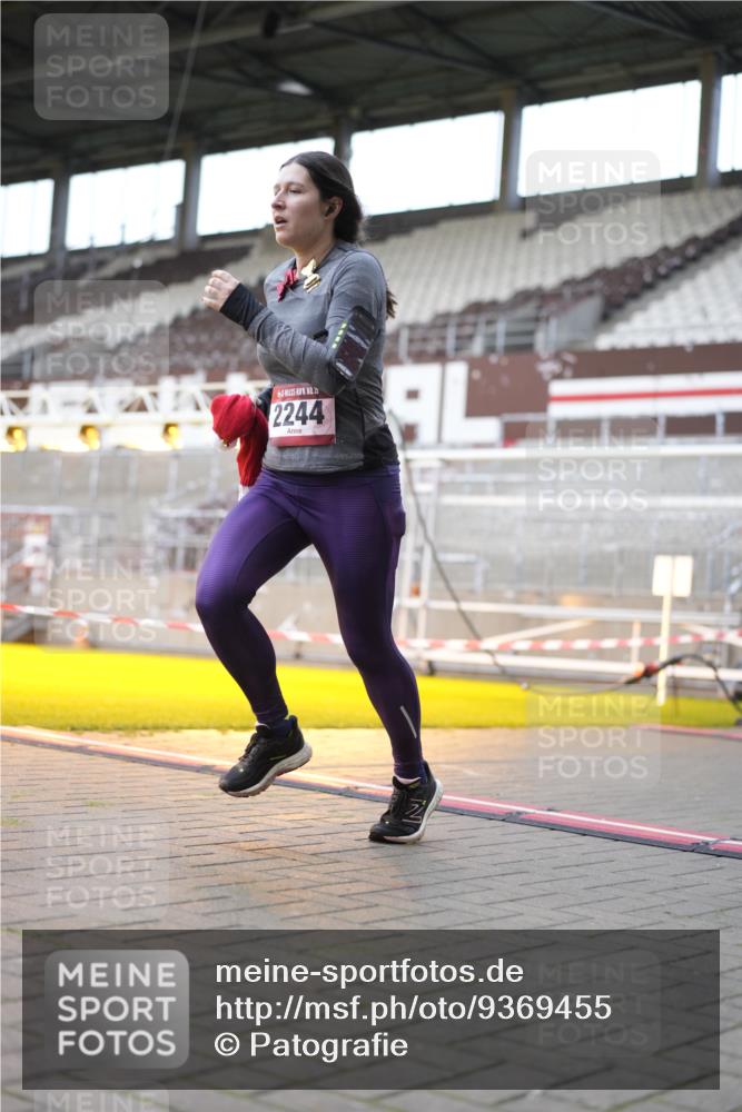 07.12.2025 - St. Pauli X-Mass-Run No. 15 Patografie http://msf.ph/oto/9369455 07.12.2025 11:25:09 Ziel 470, 473, 1527, 1544, 1855, 1858, 1961, 2151, 2193, 2244, 2981, 2990, 3126, 5003 meine-sportfotos.de