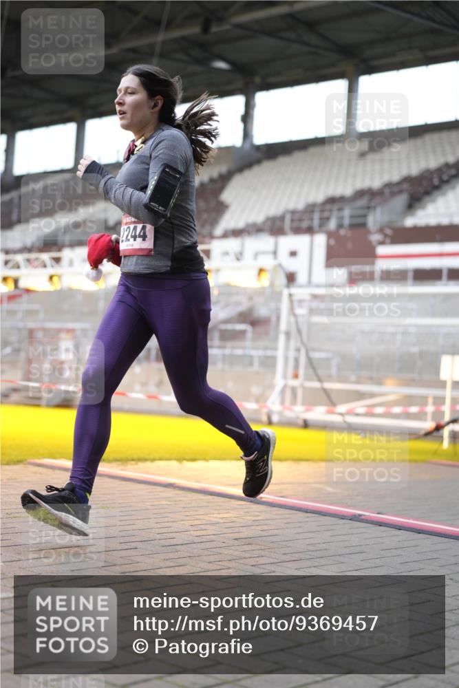 07.12.2025 - St. Pauli X-Mass-Run No. 15 Patografie http://msf.ph/oto/9369457 07.12.2025 11:25:09 Ziel 470, 473, 1527, 1544, 1855, 1858, 1961, 2151, 2193, 2244, 2981, 2990, 3126, 5003 meine-sportfotos.de