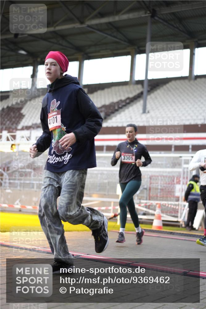 07.12.2025 - St. Pauli X-Mass-Run No. 15 Patografie http://msf.ph/oto/9369462 07.12.2025 11:25:17 Ziel 1544, 1961, 2151, 2244, 3126, 3290, 3296, 3301, 4101, 5003 meine-sportfotos.de