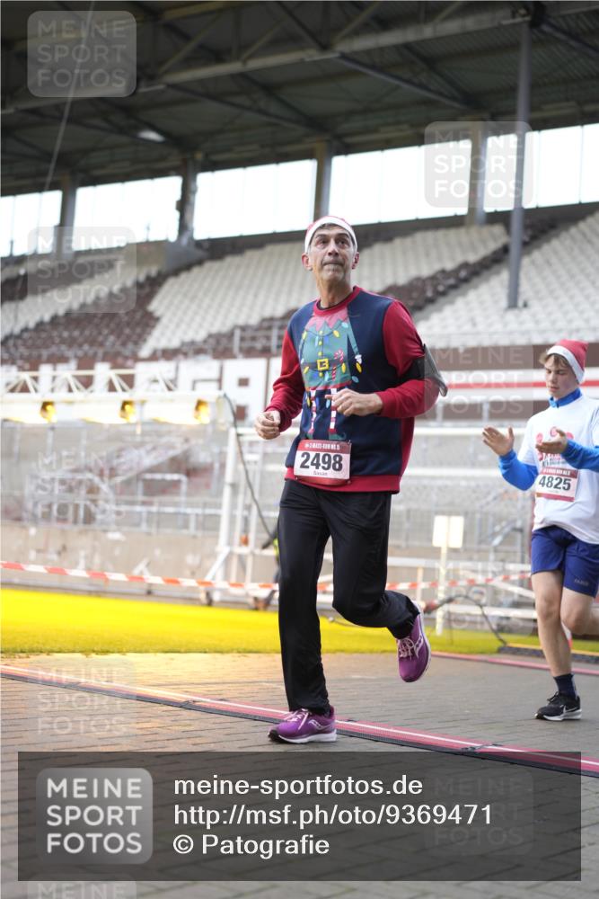 07.12.2025 - St. Pauli X-Mass-Run No. 15 Patografie http://msf.ph/oto/9369471 07.12.2025 11:25:29 Ziel 2498, 3290, 3296, 3301, 4101, 4825 meine-sportfotos.de