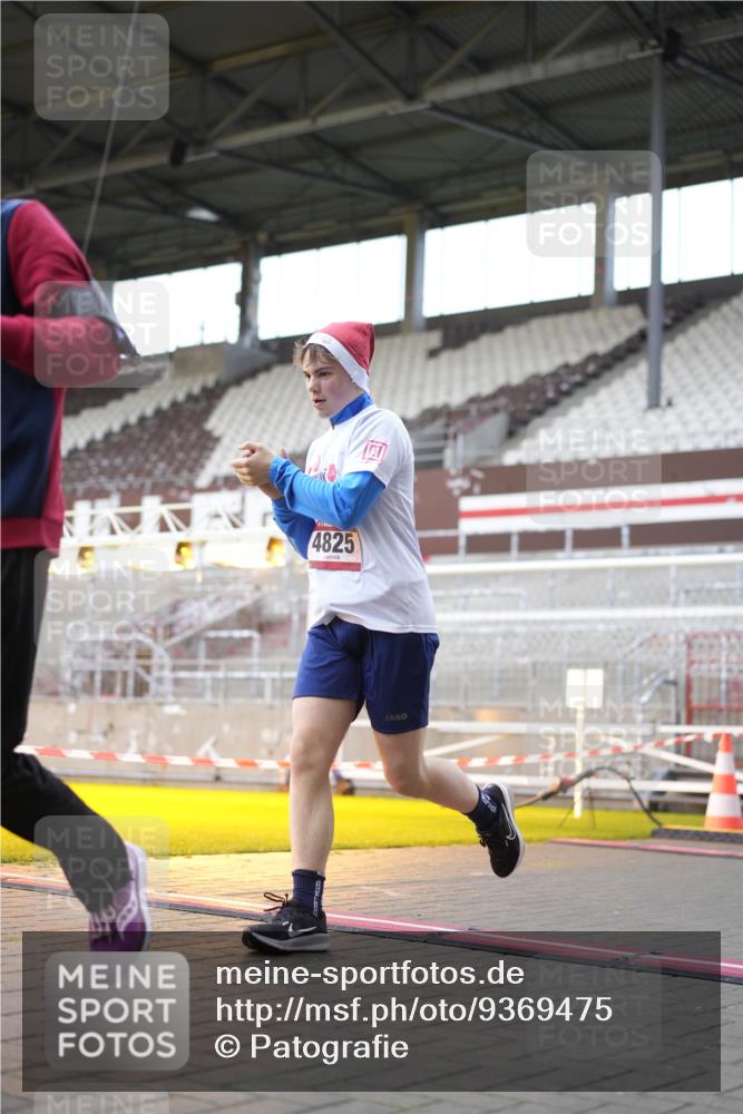 07.12.2025 - St. Pauli X-Mass-Run No. 15 Patografie http://msf.ph/oto/9369475 07.12.2025 11:25:30 Ziel 1334, 1339, 1388, 1672, 2498, 3290, 3296, 3301, 4101, 4825 meine-sportfotos.de