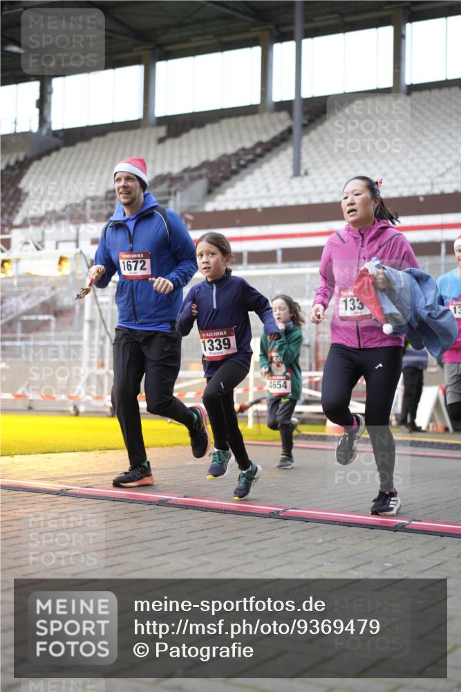 07.12.2025 - St. Pauli X-Mass-Run No. 15 Patografie http://msf.ph/oto/9369479 07.12.2025 11:25:35 Ziel 1334, 1339, 1379, 1388, 1672, 2498, 4654, 4825 meine-sportfotos.de