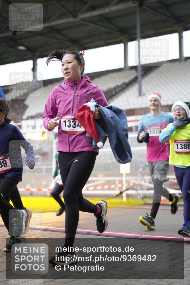 07.12.2025 - St. Pauli X-Mass-Run No. 15 Patografie http://msf.ph/oto/9369482 07.12.2025 11:25:36 Ziel 1334, 1339, 1379, 1388, 1593, 1672, 2498, 4654, 4825 meine-sportfotos.de