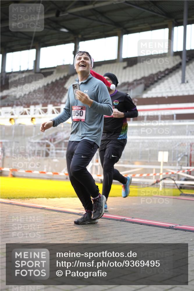 07.12.2025 - St. Pauli X-Mass-Run No. 15 Patografie http://msf.ph/oto/9369495 07.12.2025 11:25:49 Ziel 1079, 1334, 1339, 1379, 1388, 1593, 1672, 1673, 2055, 3050, 3051, 3068, 3070, 4654 meine-sportfotos.de