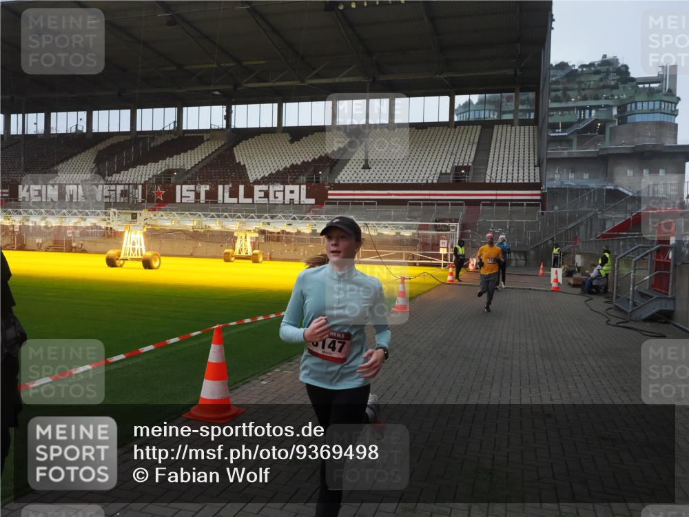 07.12.2025 - St. Pauli X-Mass-Run No. 15 Fabian Wolf http://msf.ph/oto/9369498 07.12.2025 09:59:02 Ziel 655, 2529, 3147, 3345 meine-sportfotos.de