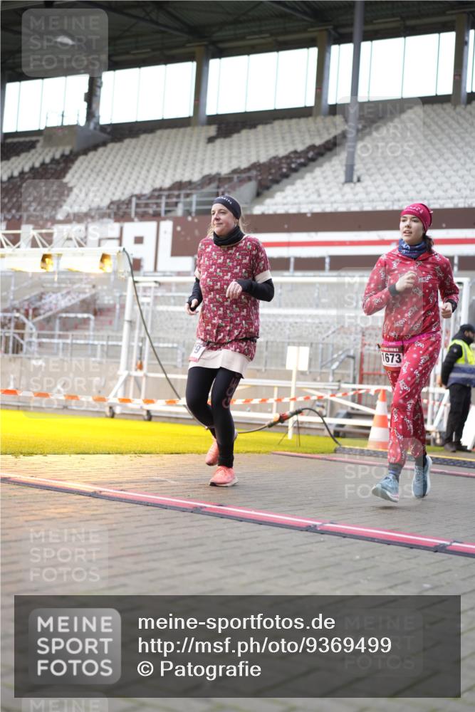 07.12.2025 - St. Pauli X-Mass-Run No. 15 Patografie http://msf.ph/oto/9369499 07.12.2025 11:25:52 Ziel 674, 678, 1079, 1344, 1356, 1593, 1673, 2055, 2145, 2161, 2166, 2198, 2255, 2265, 3050, 3051, 3068, 3070 meine-sportfotos.de