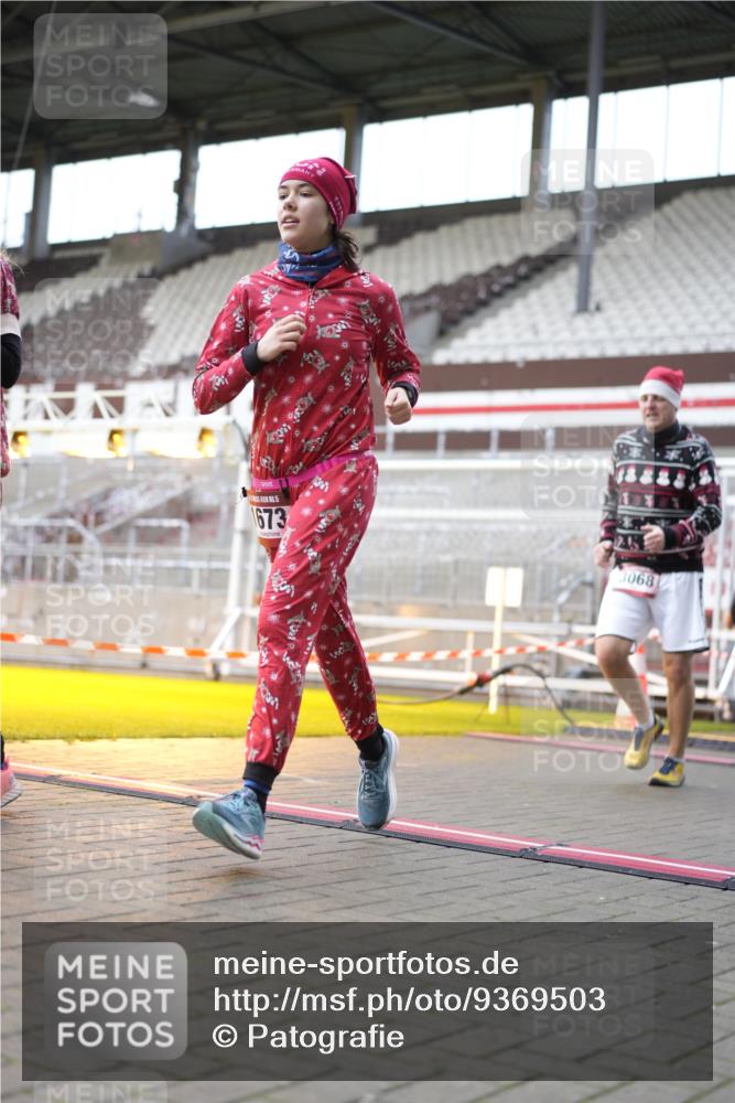 07.12.2025 - St. Pauli X-Mass-Run No. 15 Patografie http://msf.ph/oto/9369503 07.12.2025 11:25:53 Ziel 674, 678, 1079, 1344, 1356, 1593, 1673, 2055, 2145, 2161, 2166, 2198, 2255, 2265, 3050, 3051, 3068, 3070 meine-sportfotos.de