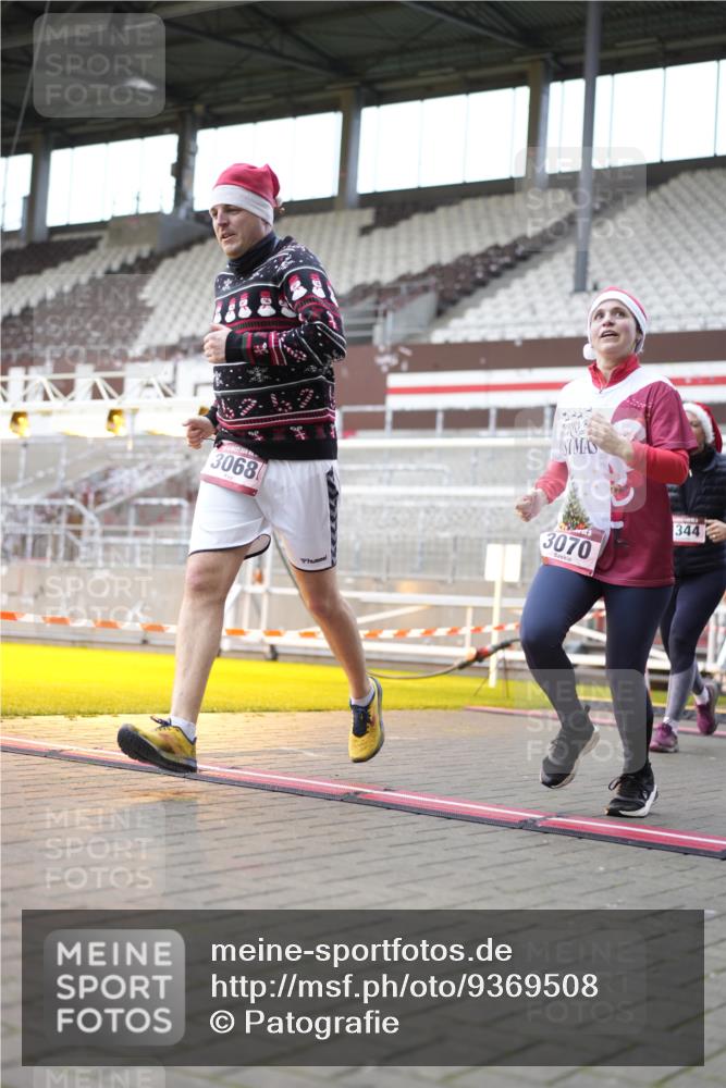 07.12.2025 - St. Pauli X-Mass-Run No. 15 Patografie http://msf.ph/oto/9369508 07.12.2025 11:25:54 Ziel 674, 678, 1079, 1344, 1356, 1593, 1673, 2055, 2088, 2145, 2161, 2166, 2198, 2255, 2265, 3050, 3051, 3068, 3070 meine-sportfotos.de