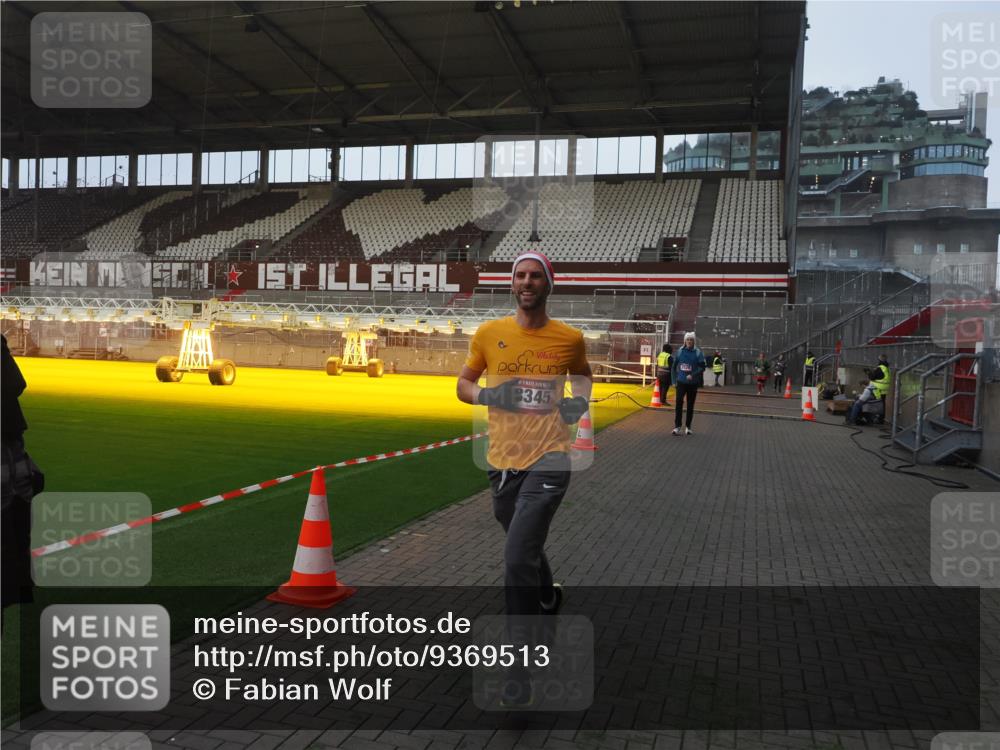 07.12.2025 - St. Pauli X-Mass-Run No. 15 Fabian Wolf http://msf.ph/oto/9369513 07.12.2025 09:59:05 Ziel 2529, 3147, 3345 meine-sportfotos.de
