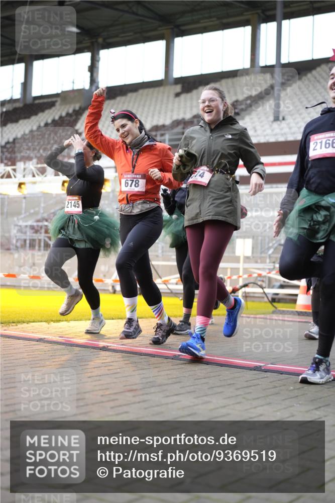 07.12.2025 - St. Pauli X-Mass-Run No. 15 Patografie http://msf.ph/oto/9369519 07.12.2025 11:25:56 Ziel 674, 678, 1079, 1344, 1356, 1593, 1673, 2055, 2088, 2145, 2161, 2166, 2198, 2255, 2265, 3050, 3051, 3068, 3070 meine-sportfotos.de