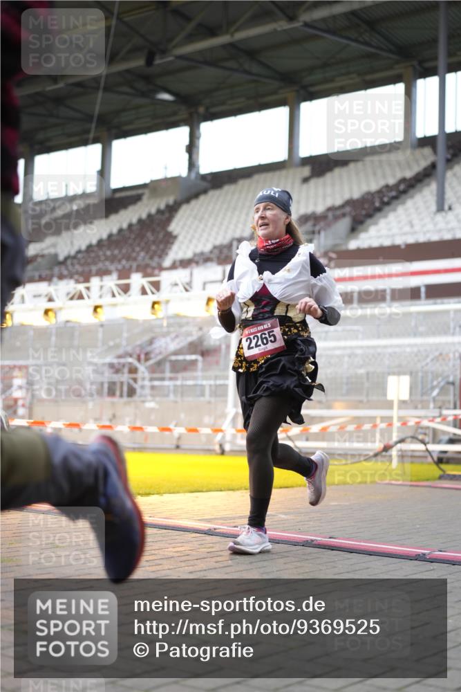 07.12.2025 - St. Pauli X-Mass-Run No. 15 Patografie http://msf.ph/oto/9369525 07.12.2025 11:25:57 Ziel 674, 678, 1079, 1344, 1356, 1673, 2055, 2088, 2145, 2161, 2166, 2198, 2255, 2265, 3050, 3051, 3068, 3070, 3094 meine-sportfotos.de