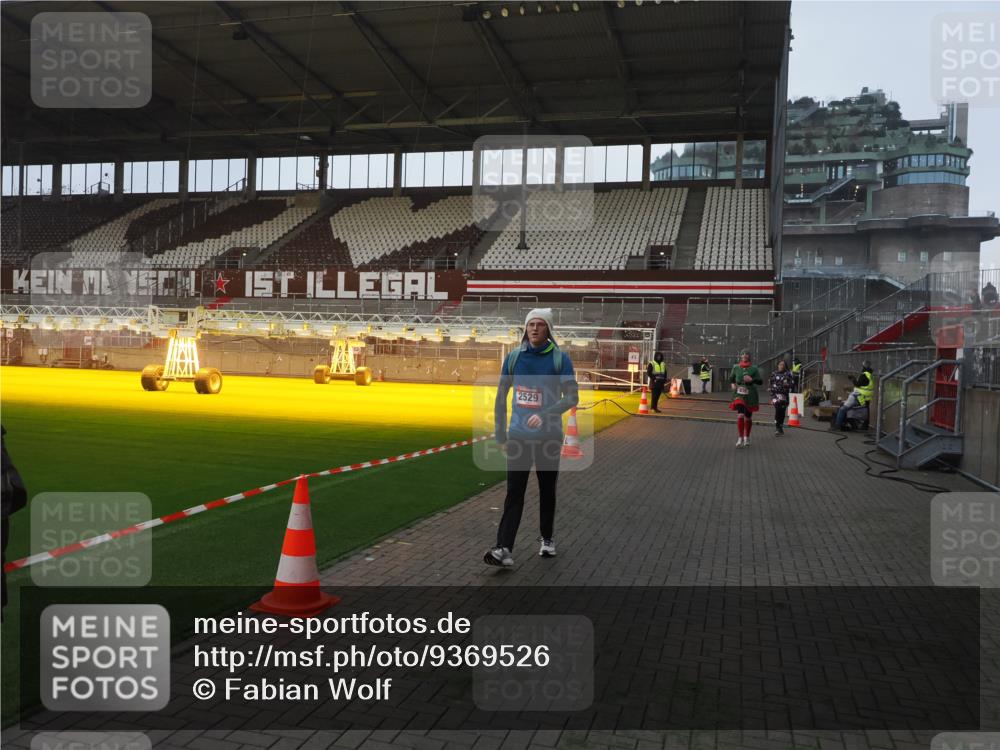 07.12.2025 - St. Pauli X-Mass-Run No. 15 Fabian Wolf http://msf.ph/oto/9369526 07.12.2025 09:59:11 Ziel 939, 1120, 2529, 3147, 3345 meine-sportfotos.de