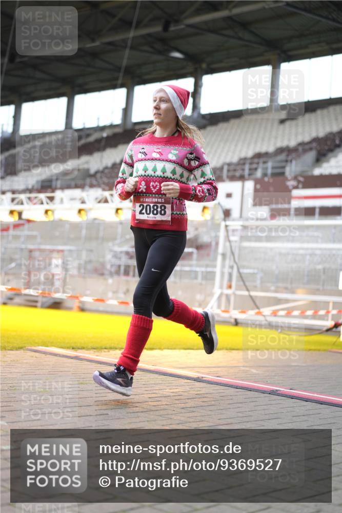 07.12.2025 - St. Pauli X-Mass-Run No. 15 Patografie http://msf.ph/oto/9369527 07.12.2025 11:25:59 Ziel 674, 678, 1079, 1344, 1356, 1673, 2055, 2088, 2145, 2161, 2166, 2198, 2255, 2265, 3050, 3051, 3068, 3070, 3094 meine-sportfotos.de