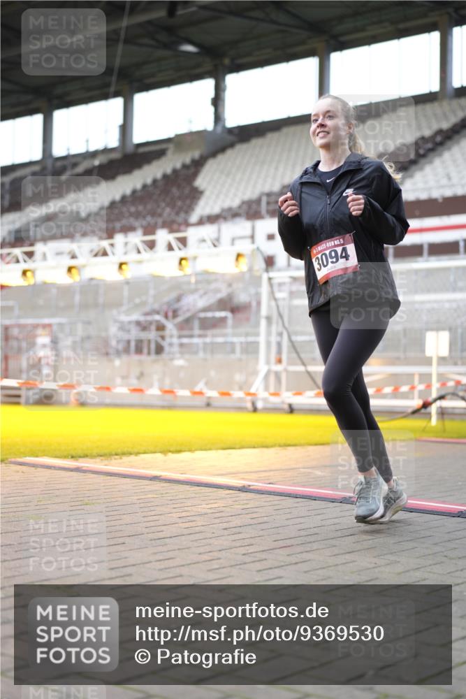 07.12.2025 - St. Pauli X-Mass-Run No. 15 Patografie http://msf.ph/oto/9369530 07.12.2025 11:26:03 Ziel 674, 678, 1079, 1344, 1356, 1673, 2055, 2088, 2145, 2161, 2166, 2198, 2255, 2265, 2786, 2795, 3050, 3068, 3070, 3094, 3607 meine-sportfotos.de