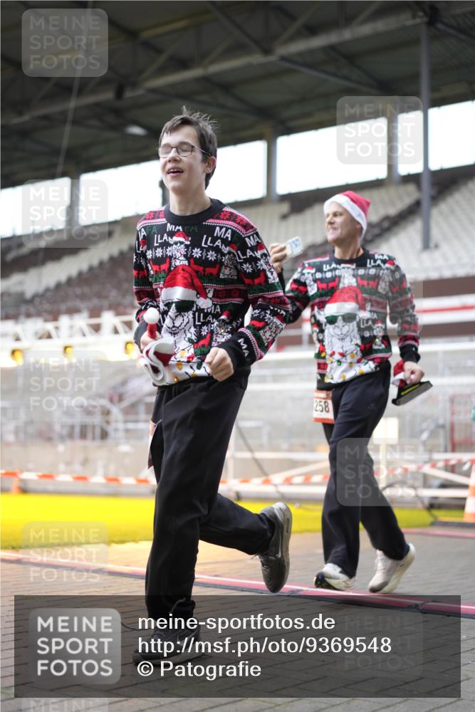 07.12.2025 - St. Pauli X-Mass-Run No. 15 Patografie http://msf.ph/oto/9369548 07.12.2025 11:26:10 Ziel 610, 624, 674, 678, 1344, 1345, 1356, 1498, 1501, 2059, 2063, 2066, 2069, 2074, 2088, 2124, 2145, 2161, 2166, 2198, 2255, 2257, 2260, 2265, 2637, 2786, 2795, 3094, 3217, 3257, 3258, 3260, 3261, 3607 meine-sportfotos.de