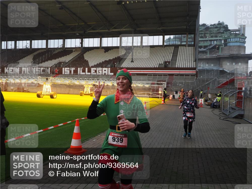 07.12.2025 - St. Pauli X-Mass-Run No. 15 Fabian Wolf http://msf.ph/oto/9369564 07.12.2025 09:59:16 Ziel 939, 1120, 2529, 2657, 3147, 3345 meine-sportfotos.de