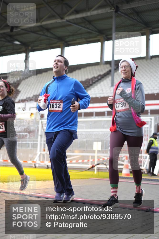 07.12.2025 - St. Pauli X-Mass-Run No. 15 Patografie http://msf.ph/oto/9369570 07.12.2025 11:26:17 Ziel 610, 624, 1345, 1498, 1501, 1632, 2059, 2063, 2066, 2069, 2074, 2124, 2257, 2260, 2637, 2786, 2795, 3094, 3217, 3257, 3258, 3260, 3261, 3607 meine-sportfotos.de