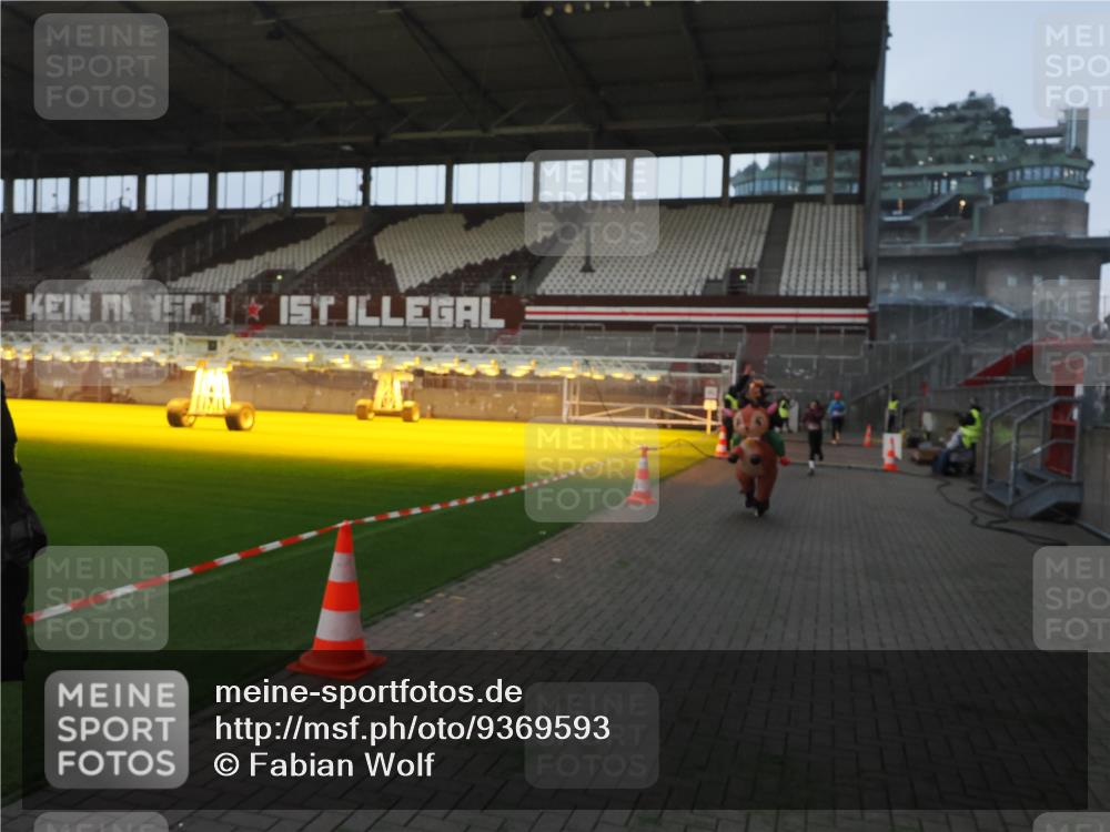 07.12.2025 - St. Pauli X-Mass-Run No. 15 Fabian Wolf http://msf.ph/oto/9369593 07.12.2025 09:59:19 Ziel 939, 1120, 2207, 2529, 2657, 3345 meine-sportfotos.de
