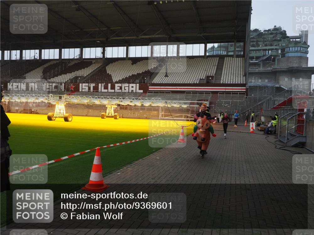 07.12.2025 - St. Pauli X-Mass-Run No. 15 Fabian Wolf http://msf.ph/oto/9369601 07.12.2025 09:59:20 Ziel 939, 1120, 2207, 2529, 2657 meine-sportfotos.de