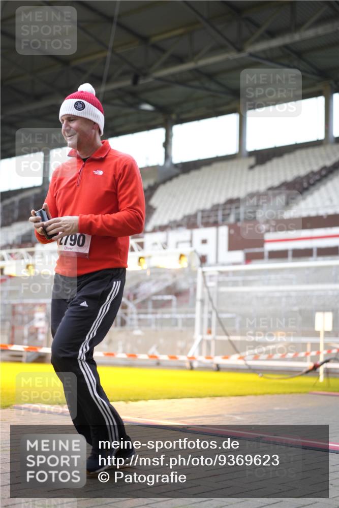 07.12.2025 - St. Pauli X-Mass-Run No. 15 Patografie http://msf.ph/oto/9369623 07.12.2025 11:26:50 Ziel 1080, 2072, 2175, 2176, 2234, 2236, 2237, 2240, 2789, 2790, 2942, 2972, 2979, 3098, 3099, 4884 meine-sportfotos.de