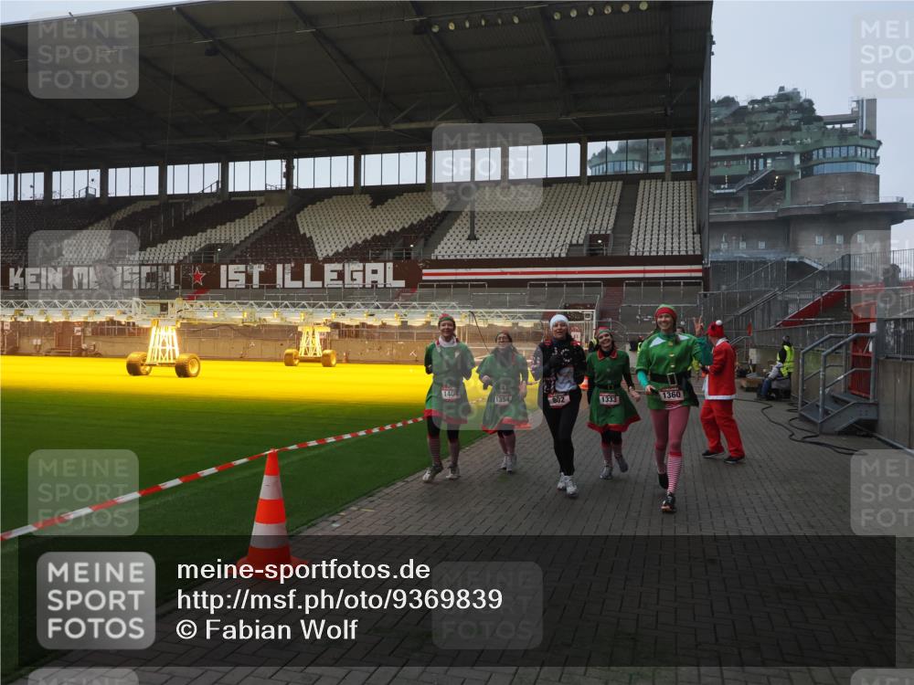 07.12.2025 - St. Pauli X-Mass-Run No. 15 Fabian Wolf http://msf.ph/oto/9369839 07.12.2025 10:00:08 Ziel 802, 1333, 1354, 1360, 1404, 2140, 2141, 4129 meine-sportfotos.de