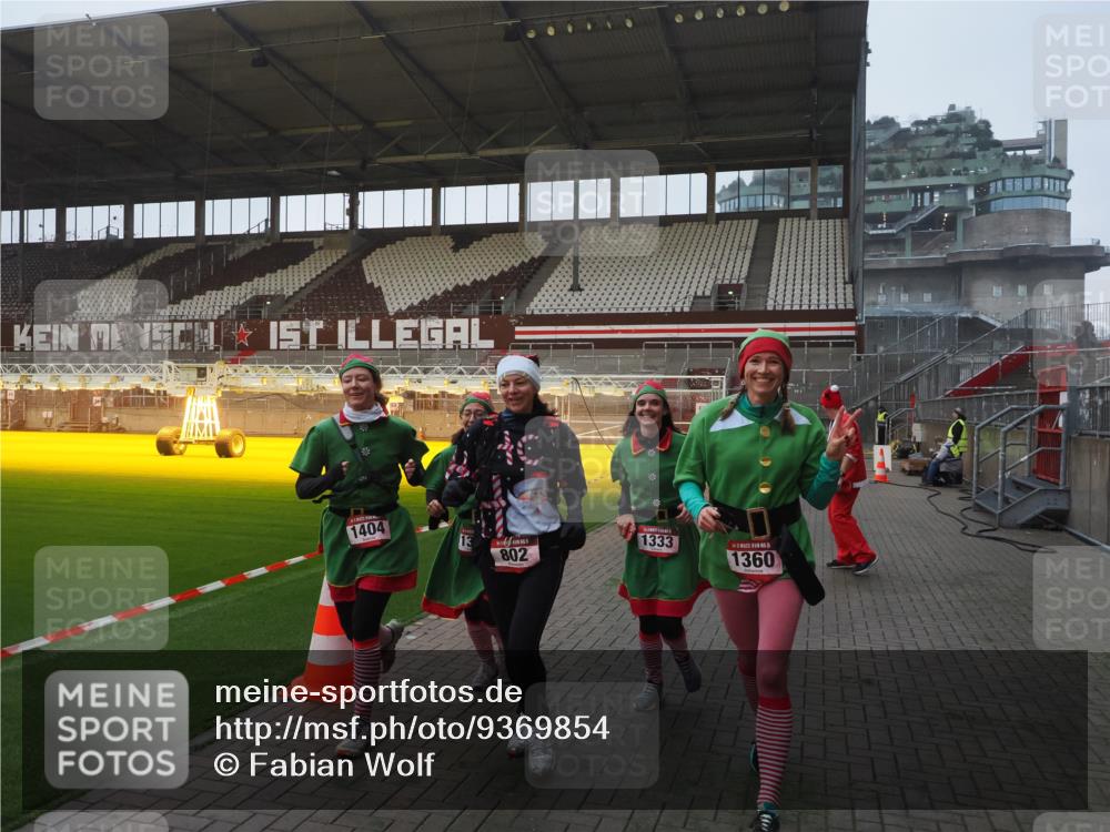 07.12.2025 - St. Pauli X-Mass-Run No. 15 Fabian Wolf http://msf.ph/oto/9369854 07.12.2025 10:00:09 Ziel 802, 1333, 1354, 1360, 1404, 2140, 2141, 4129 meine-sportfotos.de