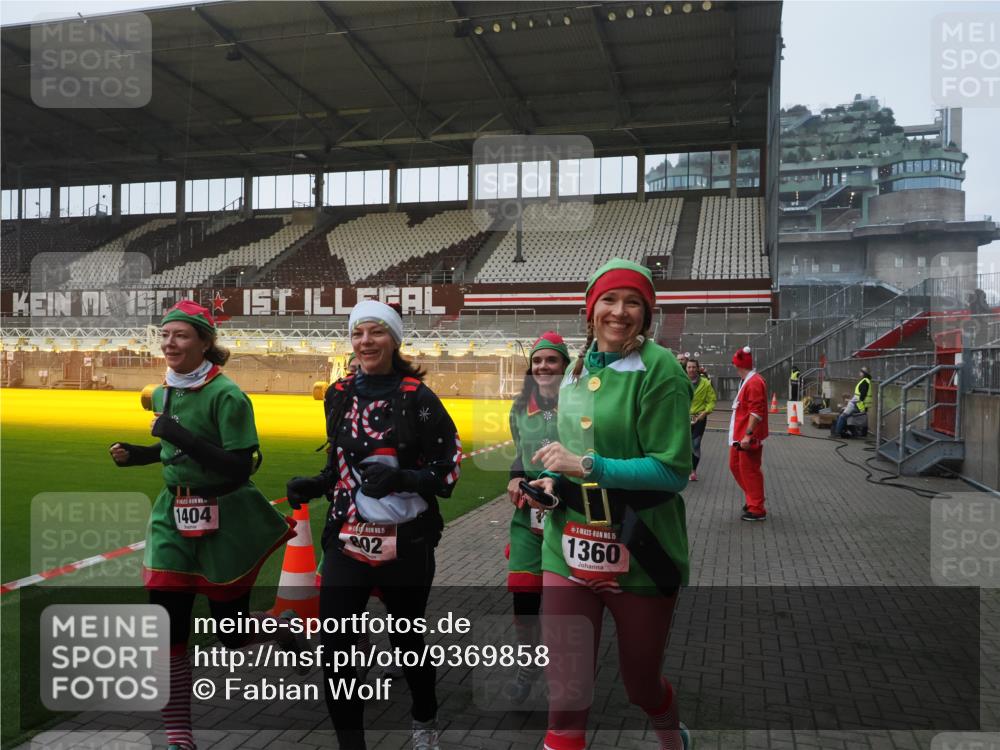 07.12.2025 - St. Pauli X-Mass-Run No. 15 Fabian Wolf http://msf.ph/oto/9369858 07.12.2025 10:00:09 Ziel 802, 1333, 1354, 1360, 1404, 2140, 2141, 4129 meine-sportfotos.de