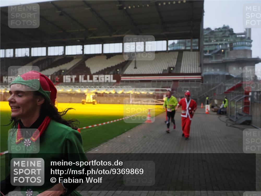 07.12.2025 - St. Pauli X-Mass-Run No. 15 Fabian Wolf http://msf.ph/oto/9369869 07.12.2025 10:00:10 Ziel 802, 1333, 1354, 1360, 1404, 2140, 2141, 4129 meine-sportfotos.de