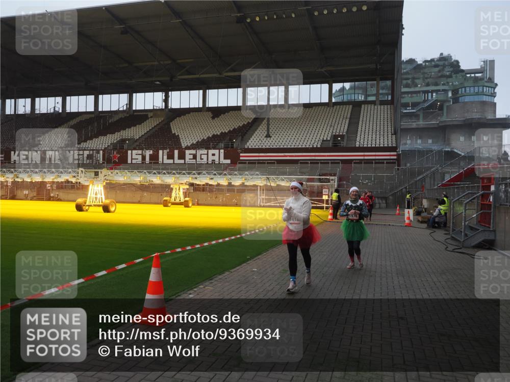 07.12.2025 - St. Pauli X-Mass-Run No. 15 Fabian Wolf http://msf.ph/oto/9369934 07.12.2025 10:00:33 Ziel 855, 1418, 1976, 2348, 3336 meine-sportfotos.de
