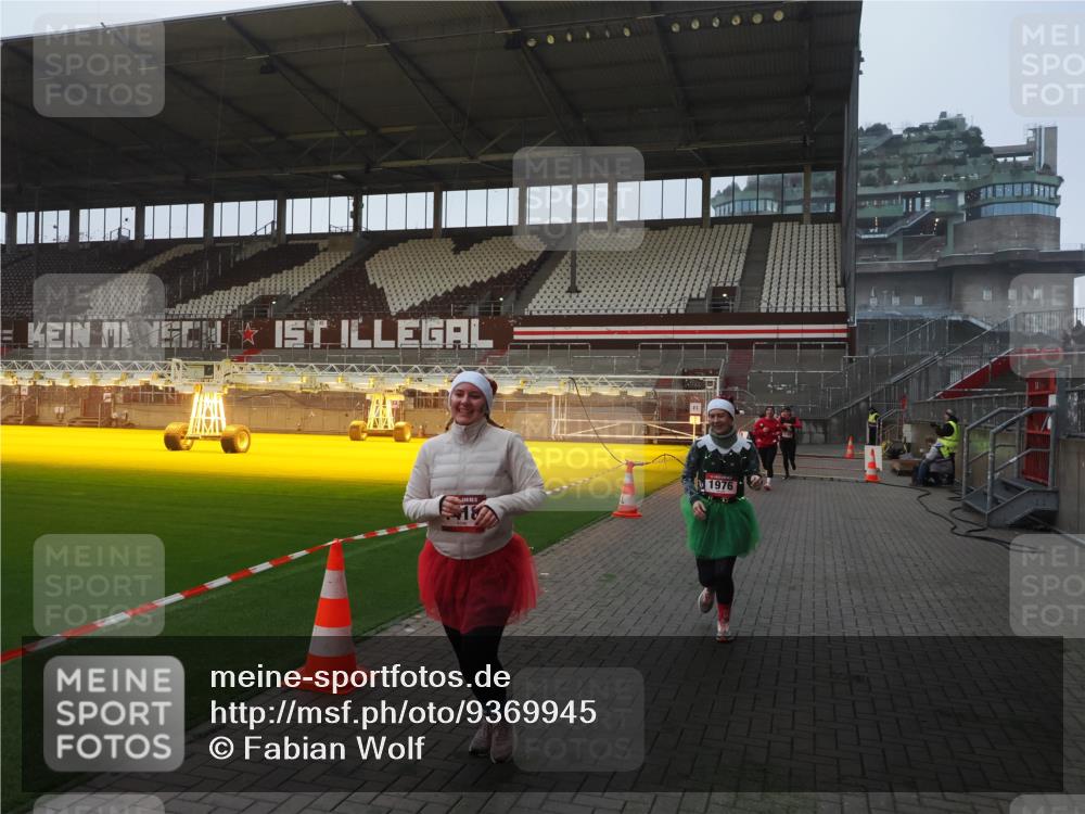 07.12.2025 - St. Pauli X-Mass-Run No. 15 Fabian Wolf http://msf.ph/oto/9369945 07.12.2025 10:00:34 Ziel 855, 1418, 1976, 2348, 3336 meine-sportfotos.de