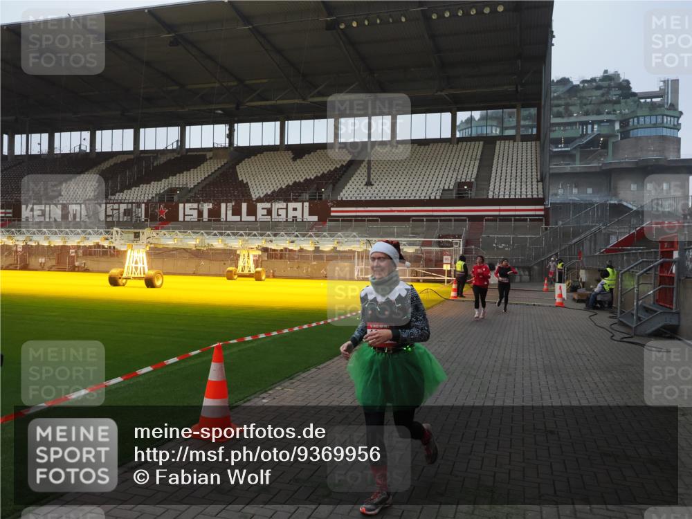 07.12.2025 - St. Pauli X-Mass-Run No. 15 Fabian Wolf http://msf.ph/oto/9369956 07.12.2025 10:00:35 Ziel 855, 1418, 1976, 2348, 3336 meine-sportfotos.de