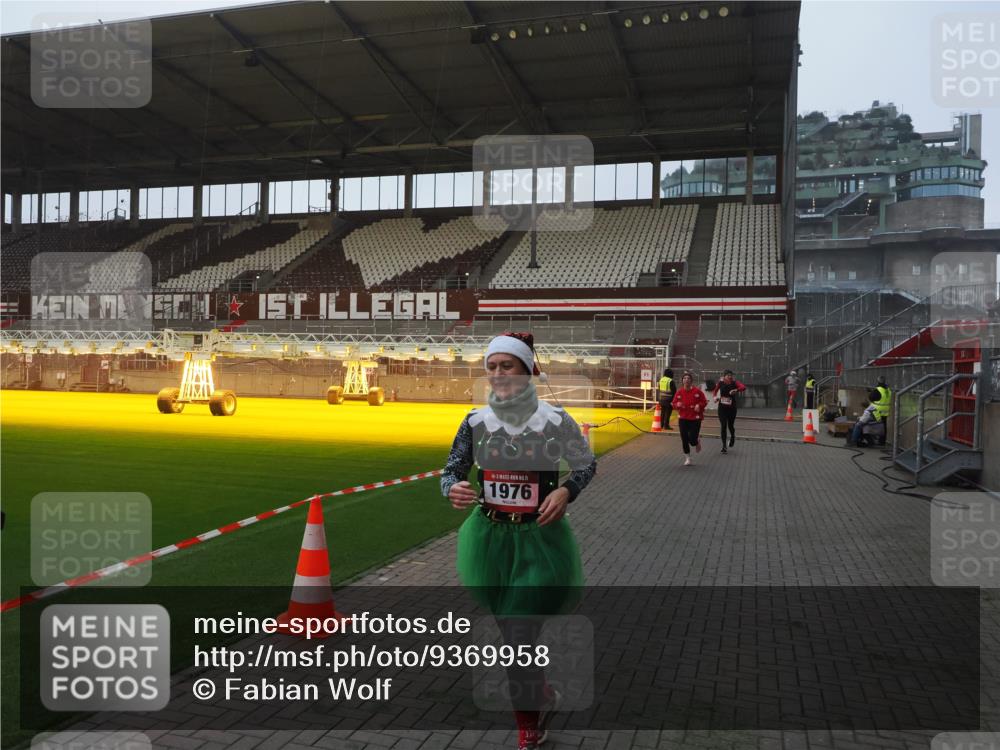 07.12.2025 - St. Pauli X-Mass-Run No. 15 Fabian Wolf http://msf.ph/oto/9369958 07.12.2025 10:00:35 Ziel 855, 1418, 1976, 2348, 3336 meine-sportfotos.de