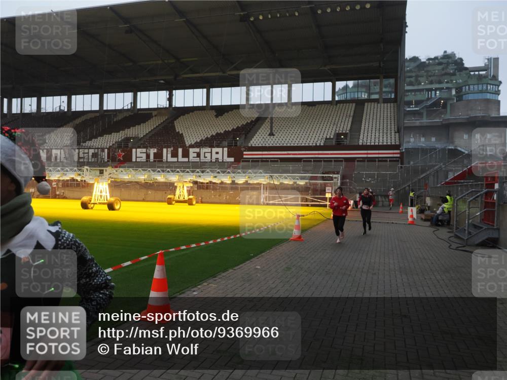 07.12.2025 - St. Pauli X-Mass-Run No. 15 Fabian Wolf http://msf.ph/oto/9369966 07.12.2025 10:00:36 Ziel 855, 1418, 1976, 2348, 3336 meine-sportfotos.de