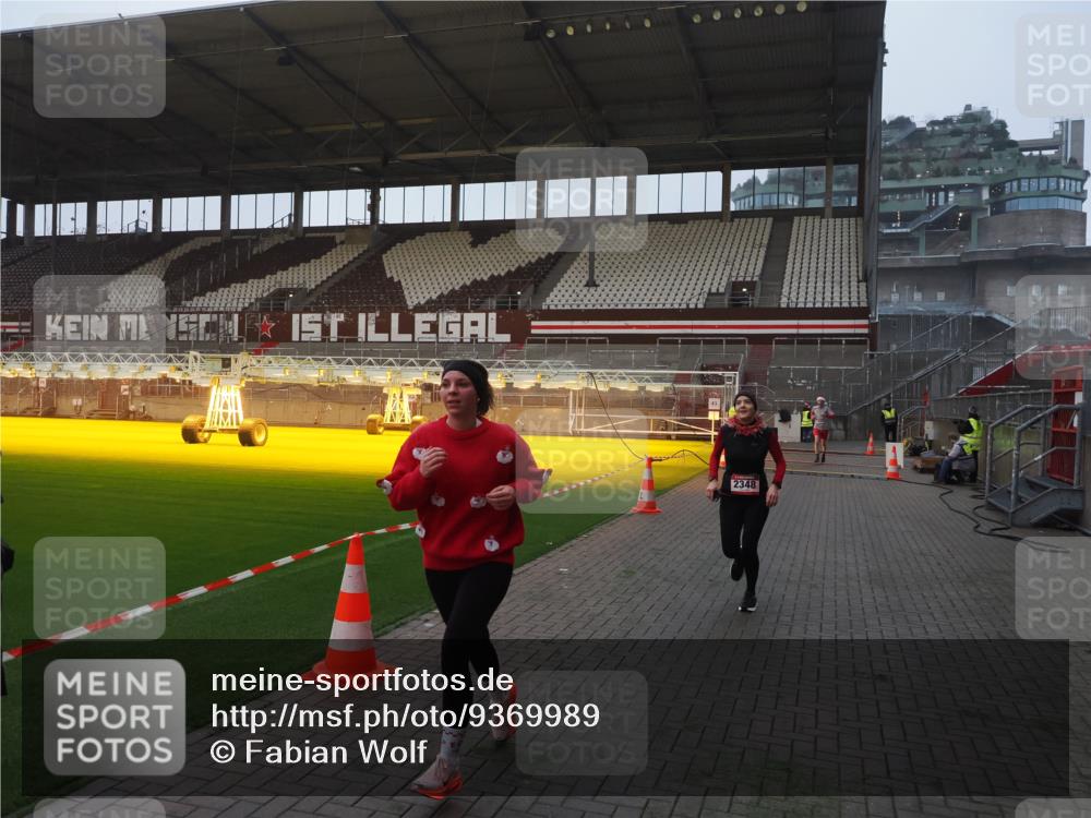 07.12.2025 - St. Pauli X-Mass-Run No. 15 Fabian Wolf http://msf.ph/oto/9369989 07.12.2025 10:00:39 Ziel 855, 1418, 1976, 2348, 3084 meine-sportfotos.de