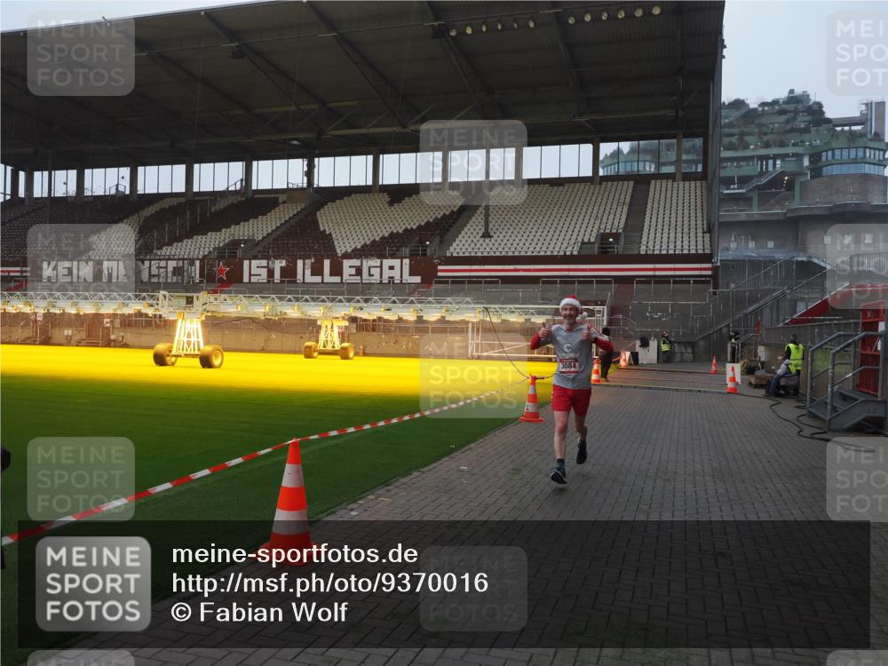 07.12.2025 - St. Pauli X-Mass-Run No. 15 Fabian Wolf http://msf.ph/oto/9370016 07.12.2025 10:00:44 Ziel 855, 1418, 1976, 2348, 3084 meine-sportfotos.de
