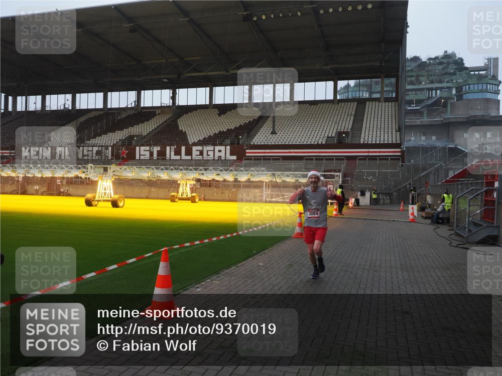 07.12.2025 - St. Pauli X-Mass-Run No. 15 Fabian Wolf http://msf.ph/oto/9370019 07.12.2025 10:00:44 Ziel 855, 1418, 1976, 2348, 3084 meine-sportfotos.de