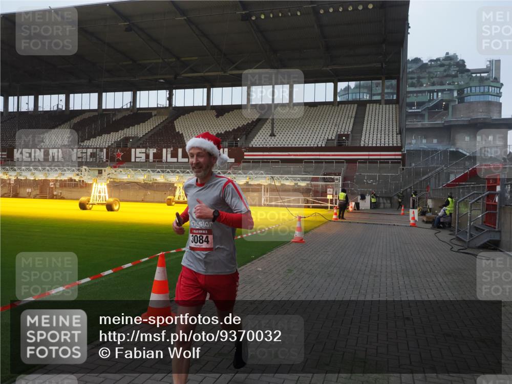 07.12.2025 - St. Pauli X-Mass-Run No. 15 Fabian Wolf http://msf.ph/oto/9370032 07.12.2025 10:00:45 Ziel 855, 1418, 1976, 2348, 3084 meine-sportfotos.de
