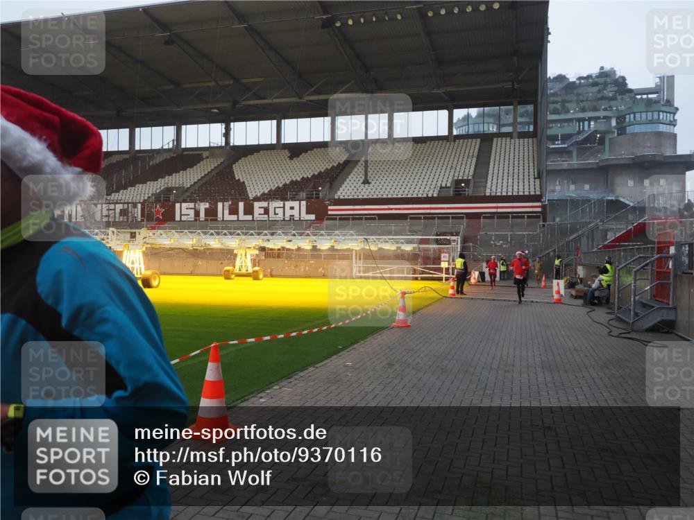 07.12.2025 - St. Pauli X-Mass-Run No. 15 Fabian Wolf http://msf.ph/oto/9370116 07.12.2025 10:01:20 Ziel 780, 783, 801, 1124, 1887, 1892, 2528 meine-sportfotos.de