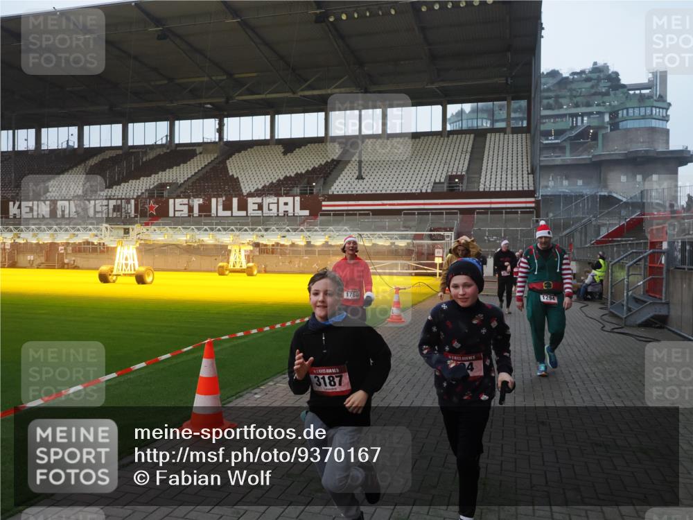 07.12.2025 - St. Pauli X-Mass-Run No. 15 Fabian Wolf http://msf.ph/oto/9370167 07.12.2025 10:01:32 Ziel 118, 393, 804, 1124, 1294, 1760, 3187, 3580, 3582, 3629, 3878 meine-sportfotos.de