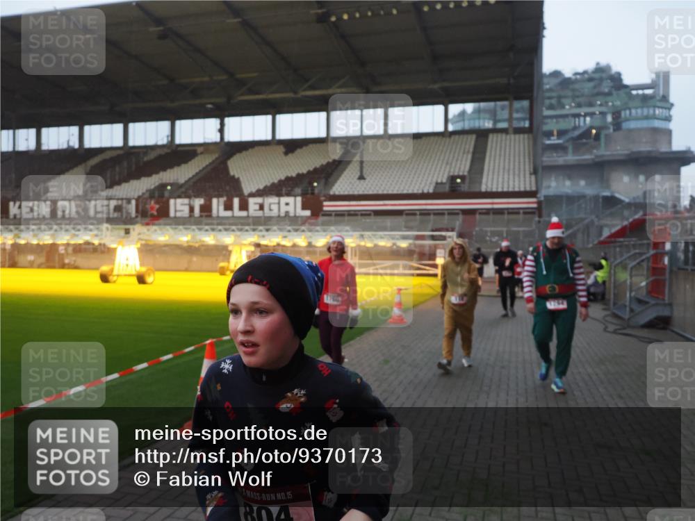 07.12.2025 - St. Pauli X-Mass-Run No. 15 Fabian Wolf http://msf.ph/oto/9370173 07.12.2025 10:01:33 Ziel 118, 393, 804, 1124, 1294, 1724, 1760, 3187, 3580, 3582, 3629, 3878 meine-sportfotos.de