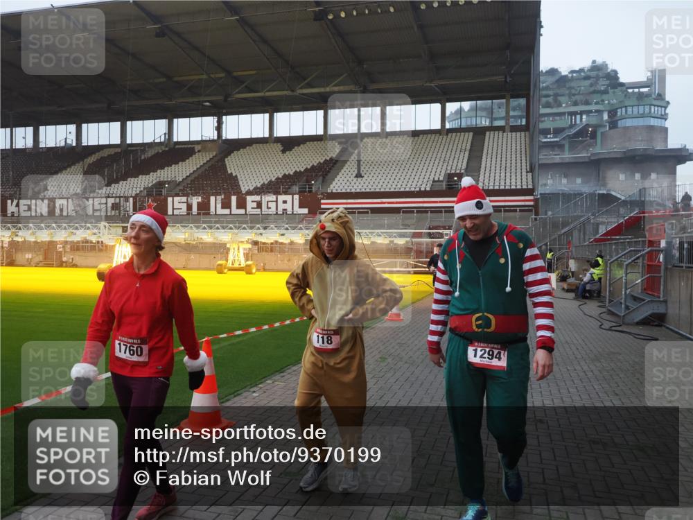 07.12.2025 - St. Pauli X-Mass-Run No. 15 Fabian Wolf http://msf.ph/oto/9370199 07.12.2025 10:01:35 Ziel 118, 393, 804, 1124, 1294, 1724, 1760, 1859, 3187, 3580, 3582, 3629, 3878 meine-sportfotos.de