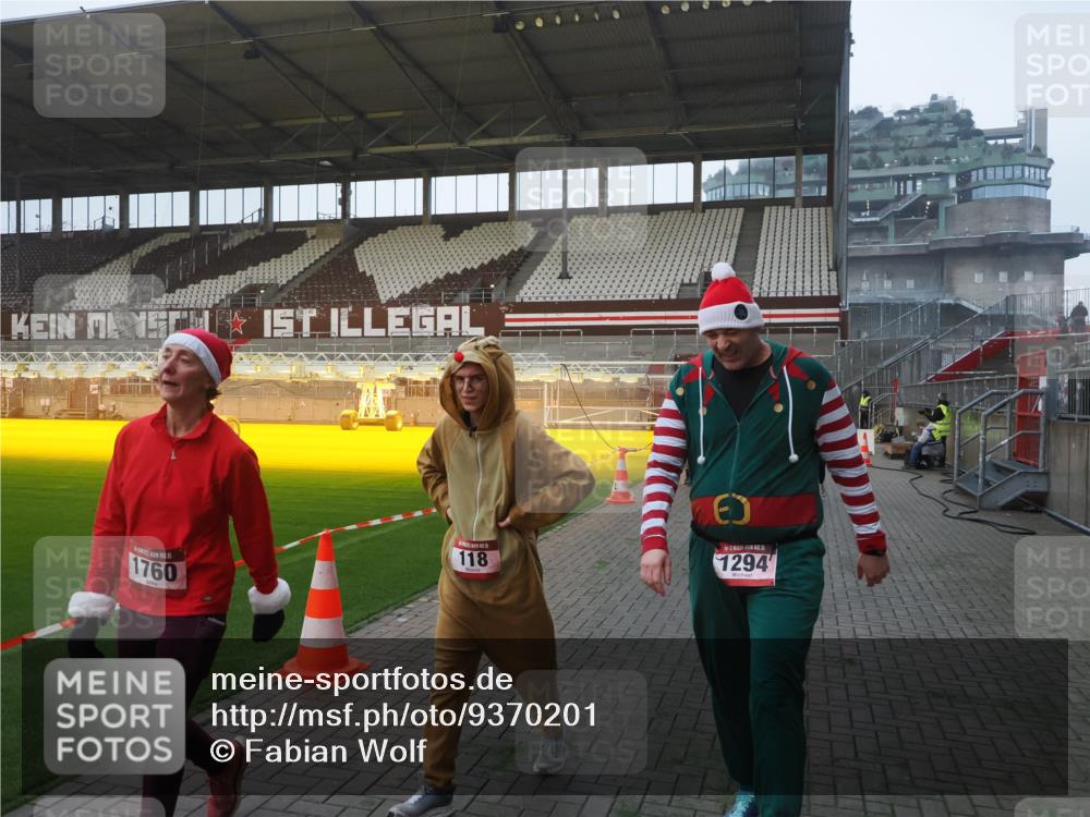 07.12.2025 - St. Pauli X-Mass-Run No. 15 Fabian Wolf http://msf.ph/oto/9370201 07.12.2025 10:01:36 Ziel 118, 393, 804, 1124, 1294, 1724, 1760, 1859, 2681, 3187, 3580, 3582, 3629, 3878 meine-sportfotos.de